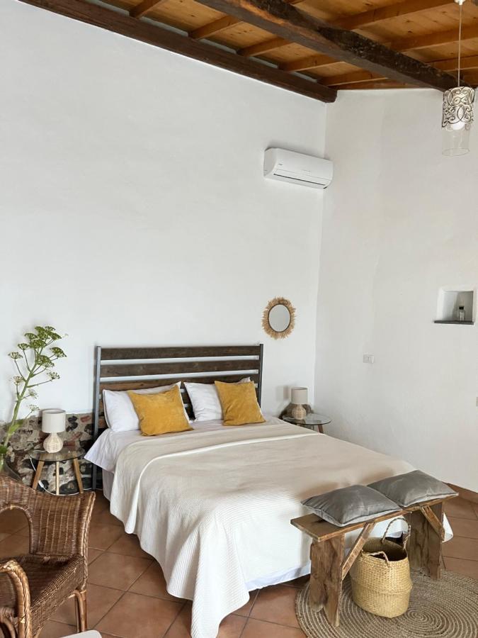 Is Scabas Guestrooms Solarussa Extérieur photo