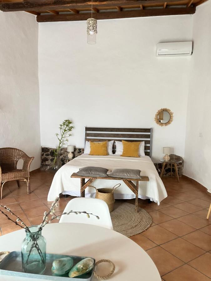 Is Scabas Guestrooms Solarussa Extérieur photo