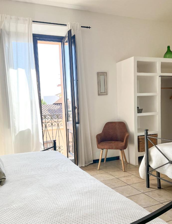 Is Scabas Guestrooms Solarussa Extérieur photo