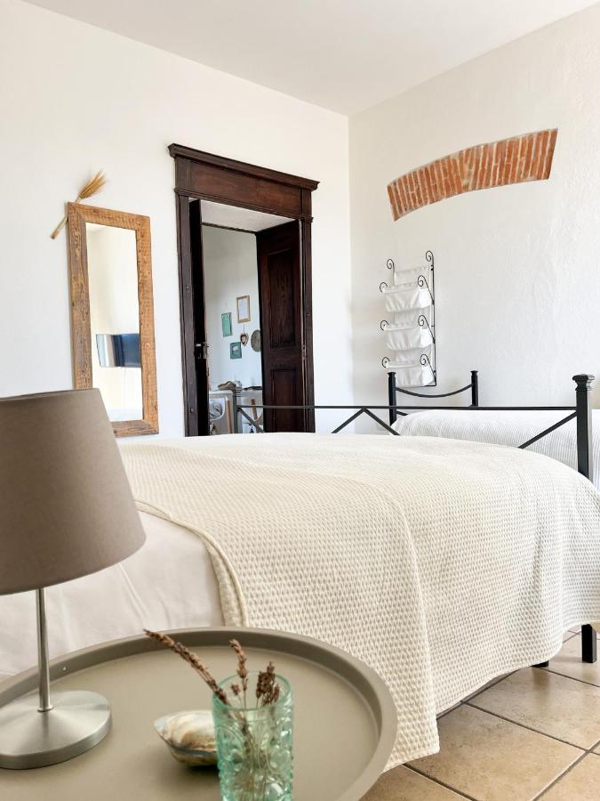 Is Scabas Guestrooms Solarussa Extérieur photo