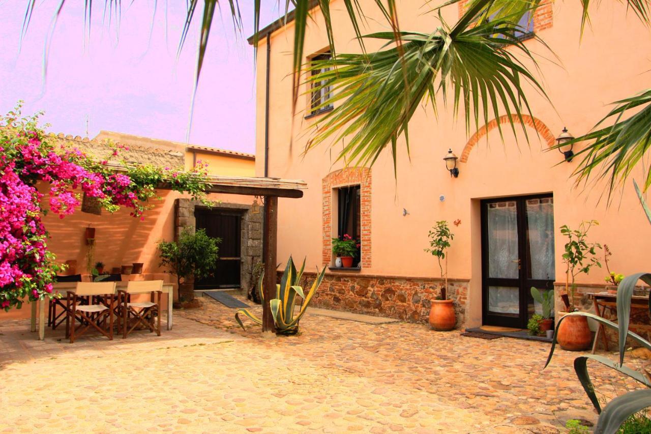Is Scabas Guestrooms Solarussa Extérieur photo