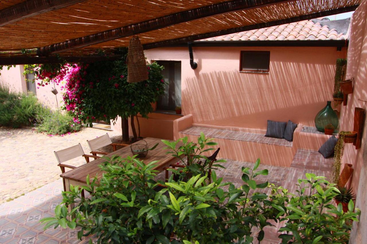 Is Scabas Guestrooms Solarussa Extérieur photo
